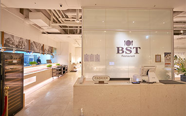 レストラン「BST」