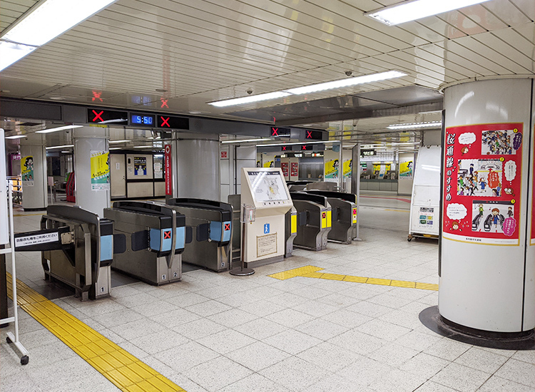 地下鉄東山線の改札です。