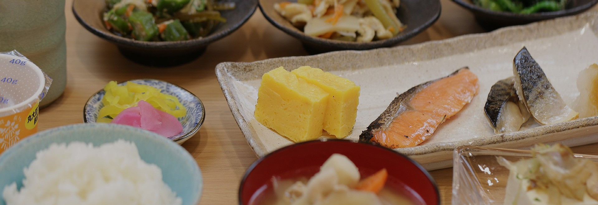 素敵な一日の始まりに、自慢の和惣菜を中心とした朝食をご賞味ください