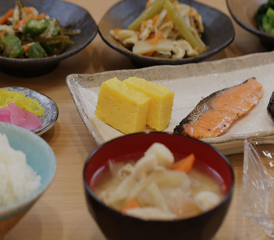 素敵な一日の始まりに、自慢の和惣菜を中心とした朝食ビュッフェをご賞味下さい