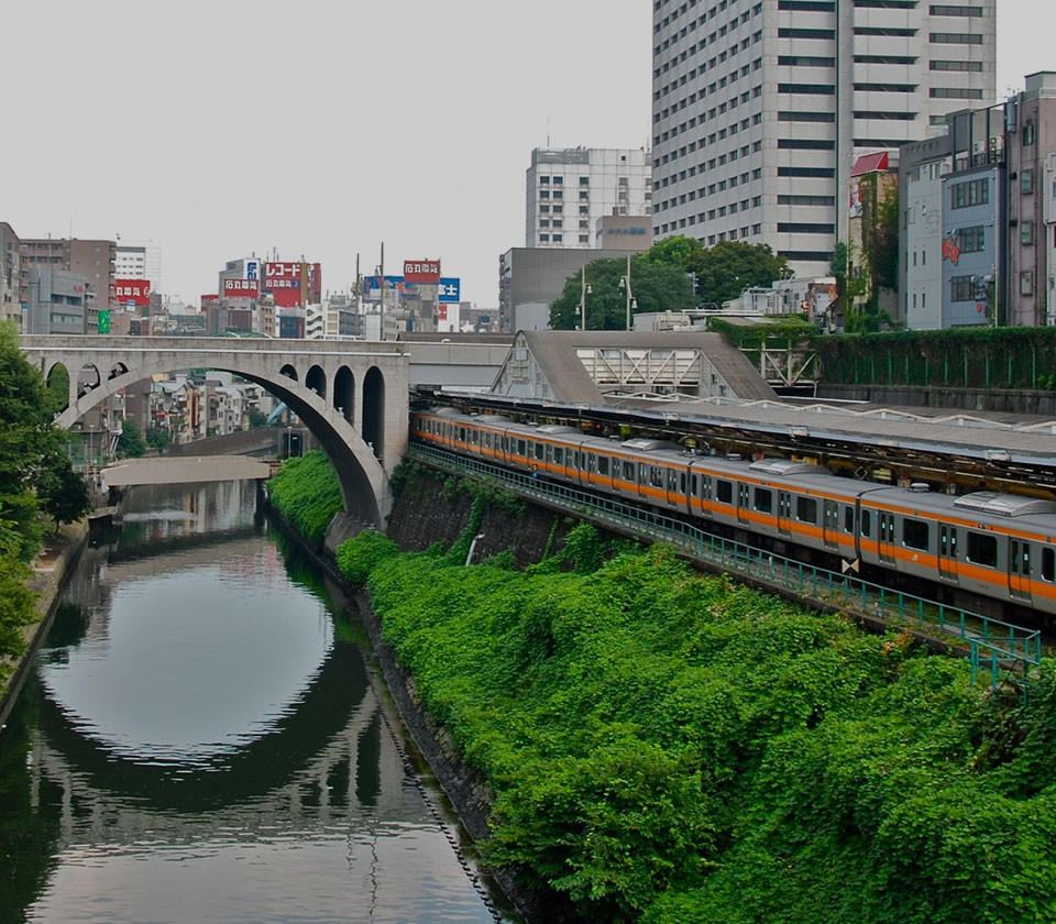 東京メトロ半蔵門線・都営地下鉄新宿線/三田線 神保町駅 より徒歩4分