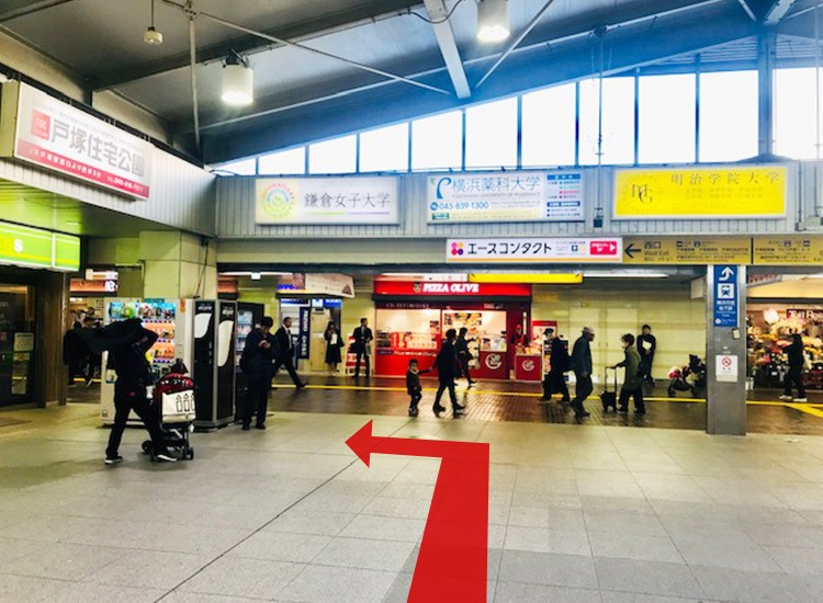 橋上改札よりまっすぐ進み、ニューデイズを左折します