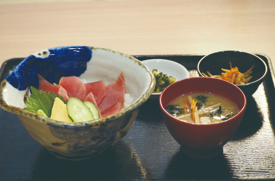 マグロ丼定食